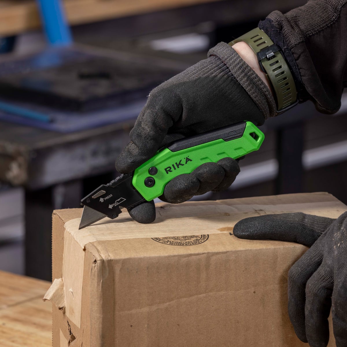 Rikä Retractable Folding Utility Knife | Integrated Blade Storage